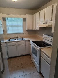 Building Photo - 3395 GreenBriar Triplex