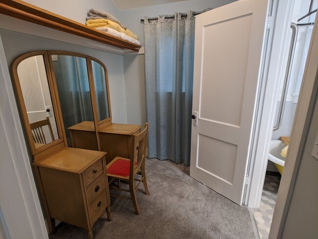 Building Photo - Fully furnished 1 bed 1 bath in Port Angeles