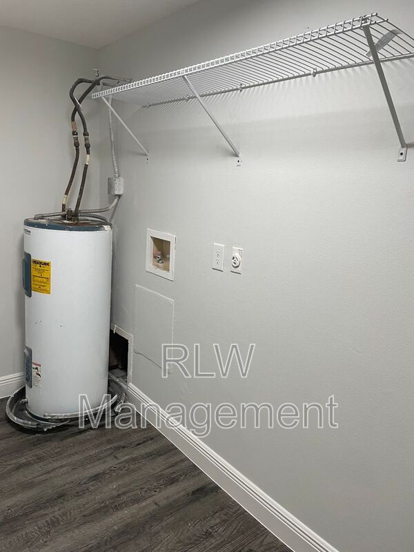 Building Photo - 611 Mt Homer Rd