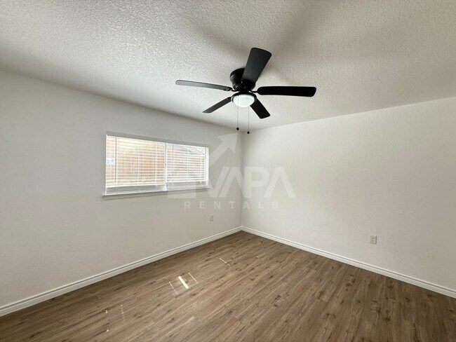 Building Photo - 2910 Lake Briar