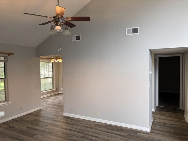 Building Photo - 2 Bed / 2 Bath Condo for Rent in Huntsville, AL 35806
