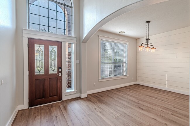 Building Photo - 17818 Serene Shore Dr