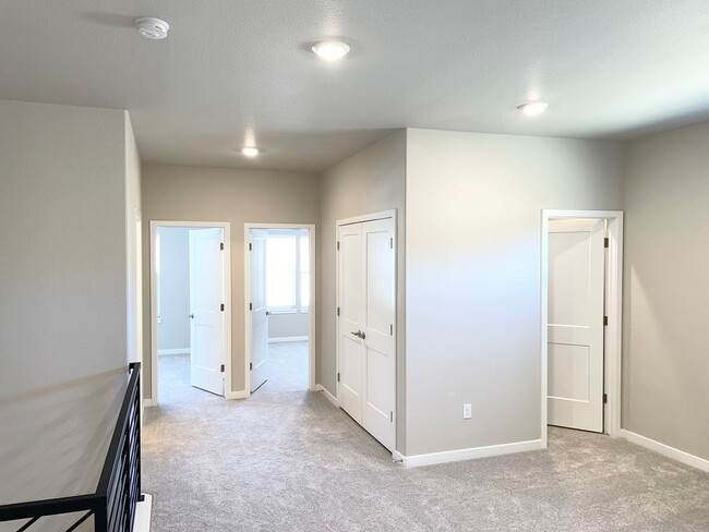 Building Photo - 2 Year Old Townhome w/ All the Bells and W...