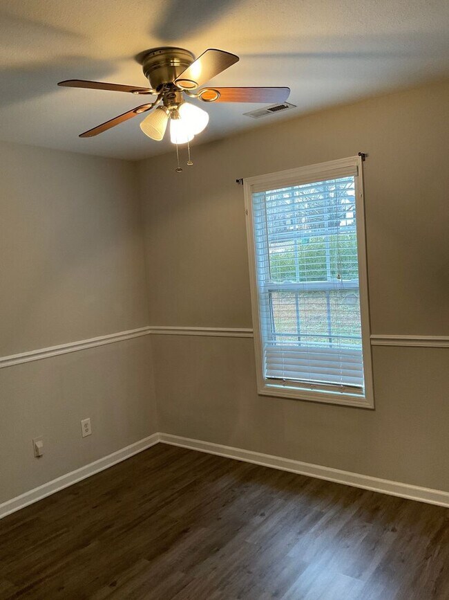 Building Photo - Available Now!! Charming and Updated Rental Home in Mt. Holly!
