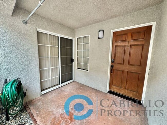 Building Photo - 1070 Felspar St