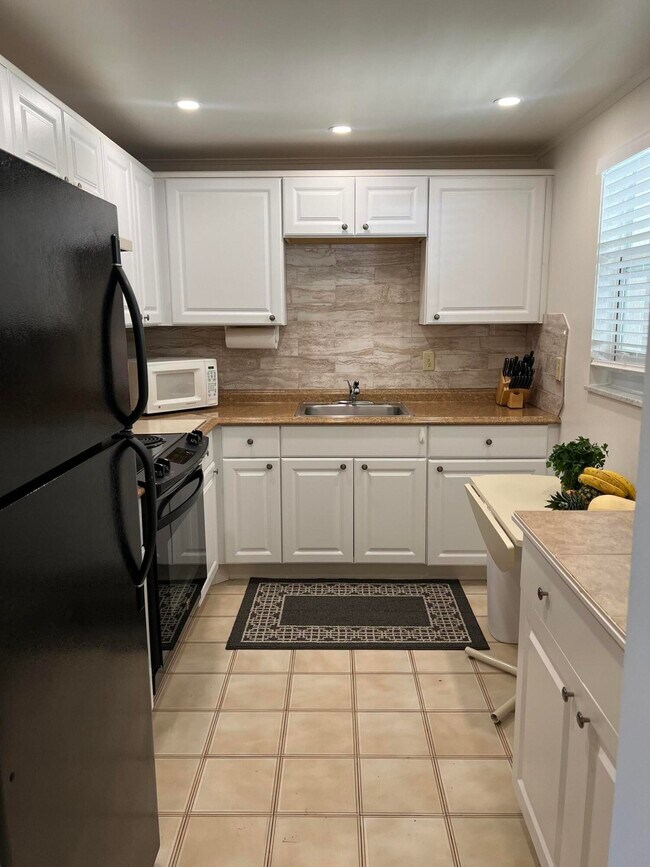 Building Photo - 504 Davis Rd