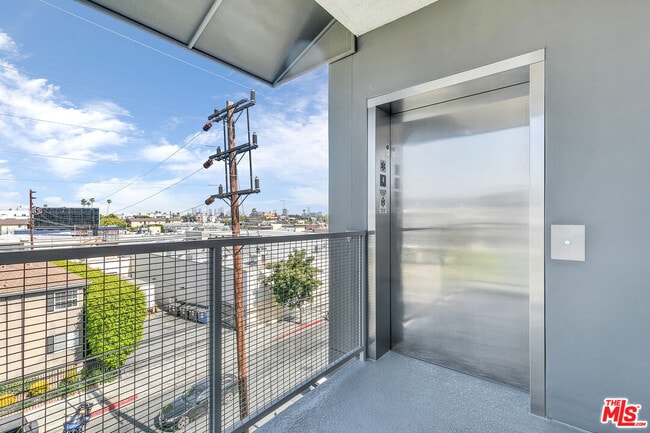 Building Photo - 747 Lillian Way