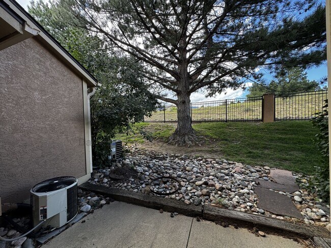 Building Photo - Charming 3-Bedroom Townhouse in Broadmoor ...