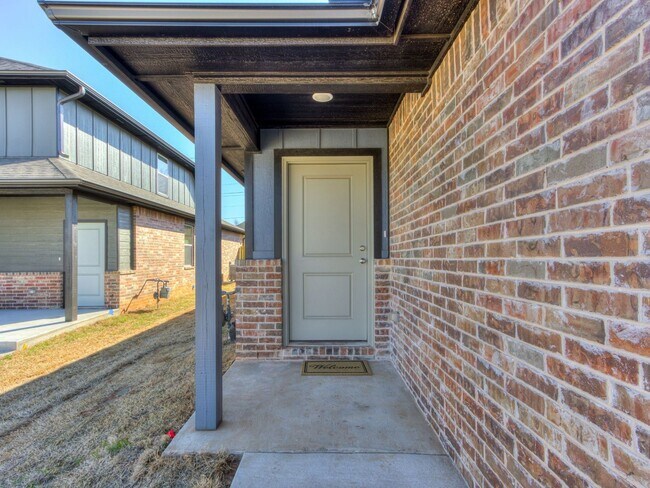 Building Photo - Cozy 3-Bed Retreat in Yukon - Fully Furnished & All Utilities Included