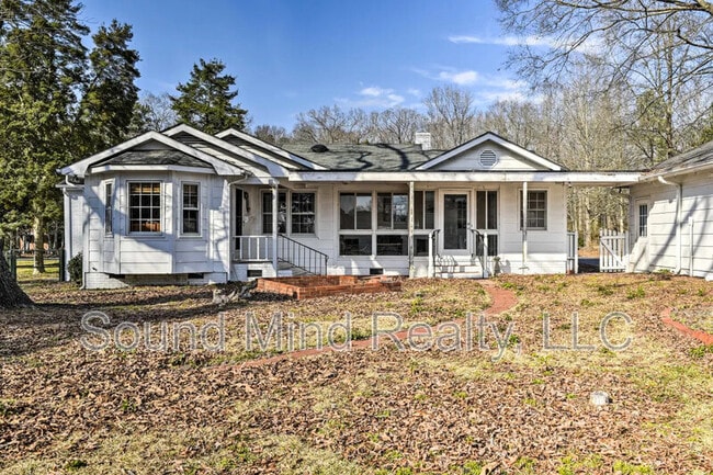 Building Photo - 144 Parkwood Cir