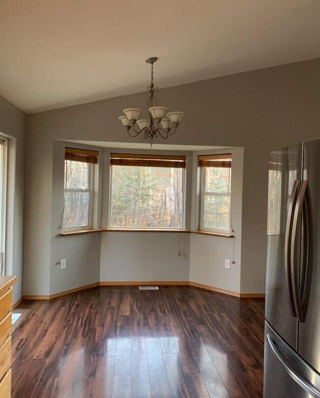 Building Photo - 3 bed/ 2 bath Ranch Style single family ho...
