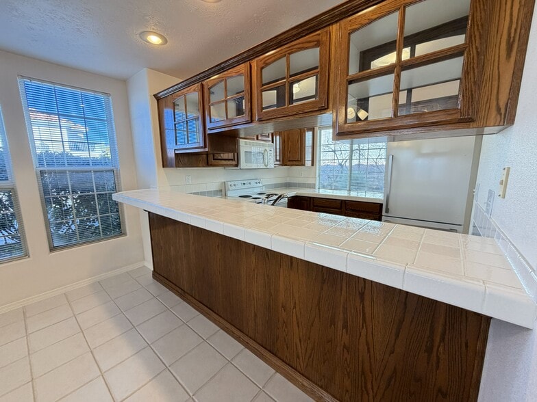 Building Photo - 1200 Glen Canyon Dr