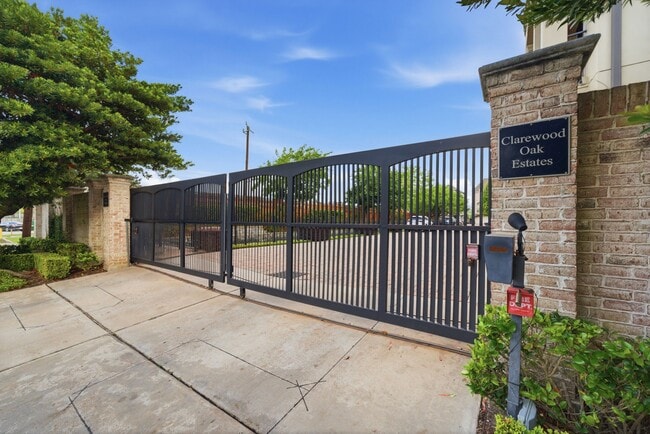 Building Photo - 6527 Clarewood Oak Estates Ln