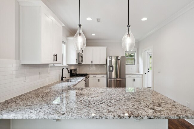 Building Photo - Gorgeous 4 Bedroom Home in the Heart Of Durham! **APPLICATIONS PENDING**