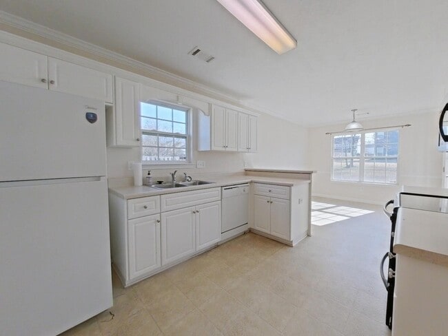 Building Photo - 113 Dozier Dr