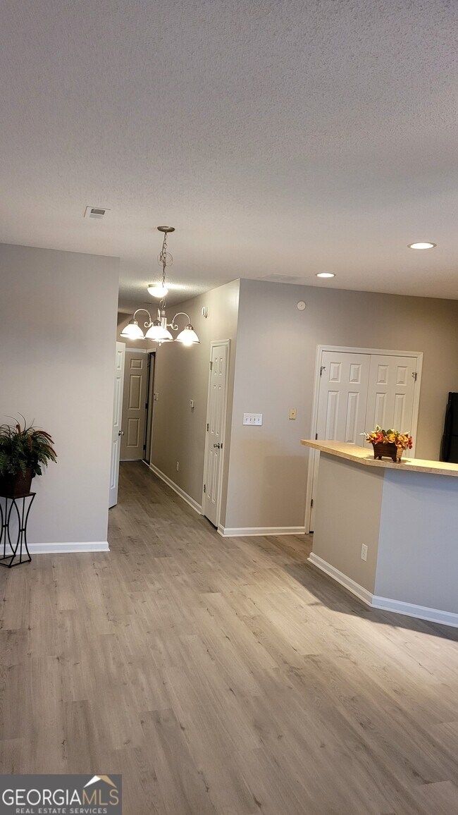 Building Photo - 4875 W Park Cir