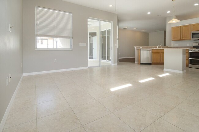 Building Photo - 4 bedroom 3 Bath Pool home in Lakewood Ran...