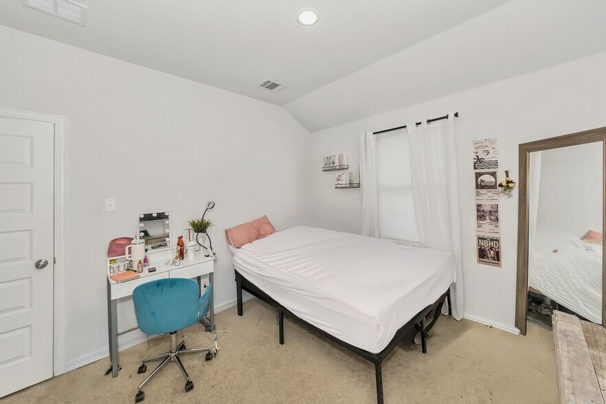 Building Photo - 2213 Pacific Ave