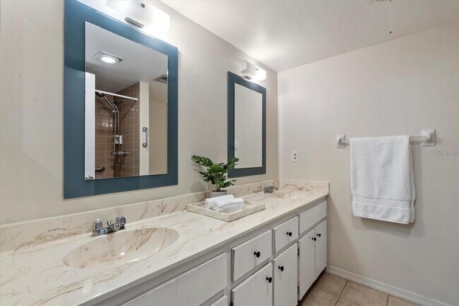 Building Photo - 4852 Independence Dr