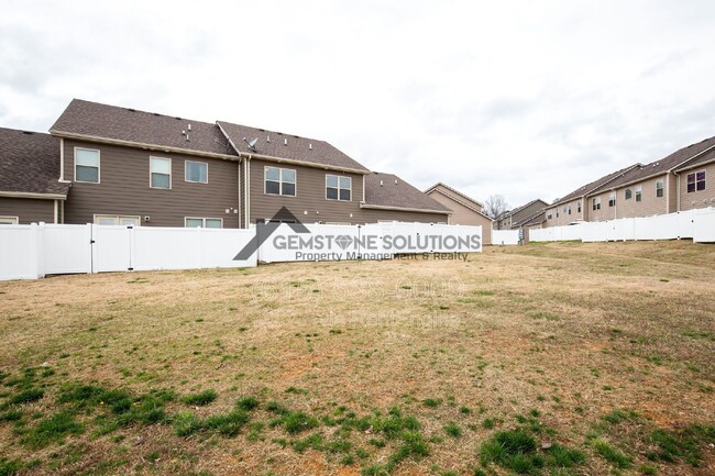 Building Photo - 4018 Commons Dr