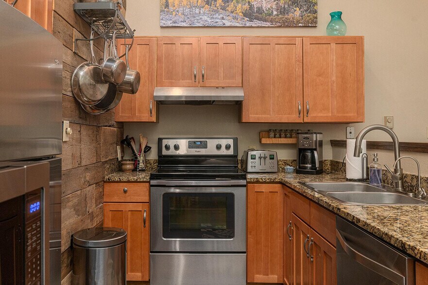 Building Photo - 280 Mahoney Dr