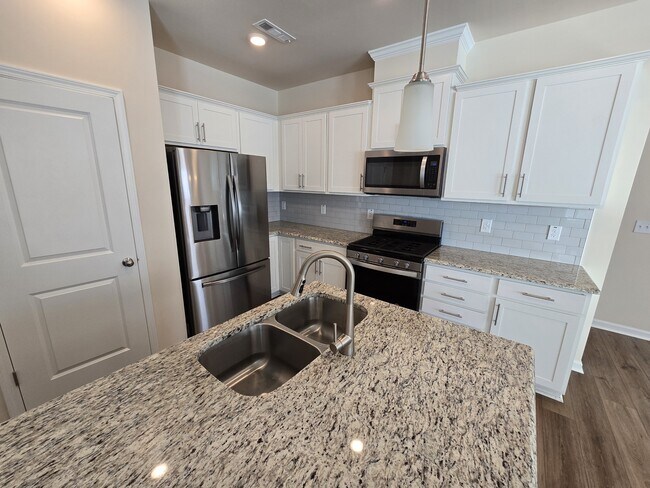 Building Photo - 865 Falls Grove Trl