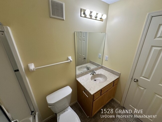 Building Photo - 1528 Grand Ave