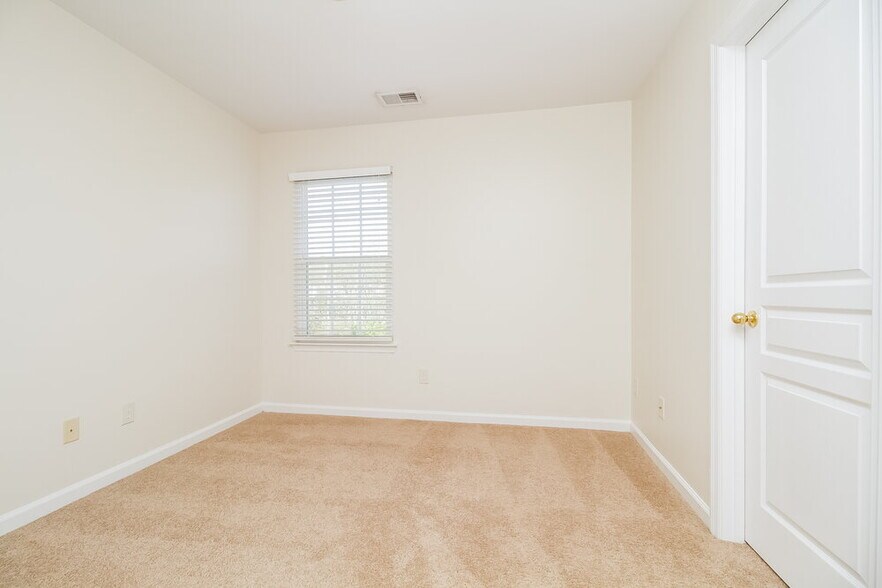 Building Photo - 7871 Rainey Dr