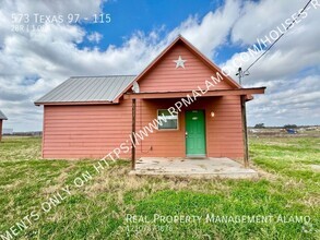 Building Photo - AVAILABLE NOW! 2 Bedroom / 1 Bath Lodge w/...