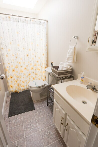 Building Photo - 33 Jay St