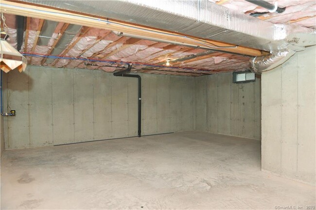 Building Photo - 17 Brookview Cir