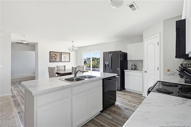 Building Photo - 913 Sapphire Stone Ln