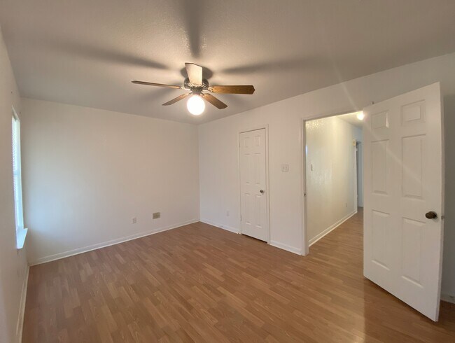 Building Photo - 1303 Falcon Trl