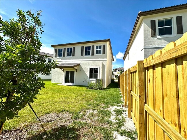 Building Photo - 2657 SE 24th Ct