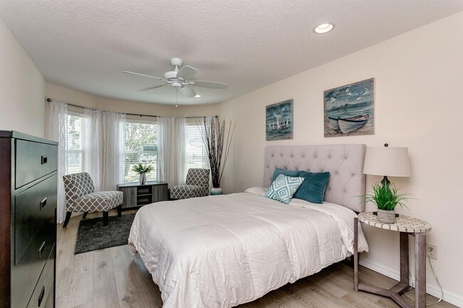 Building Photo - Fully Furnished 3/2 in beautiful Villages Community