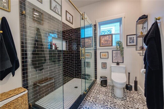 Building Photo - 85 Waddell St NE