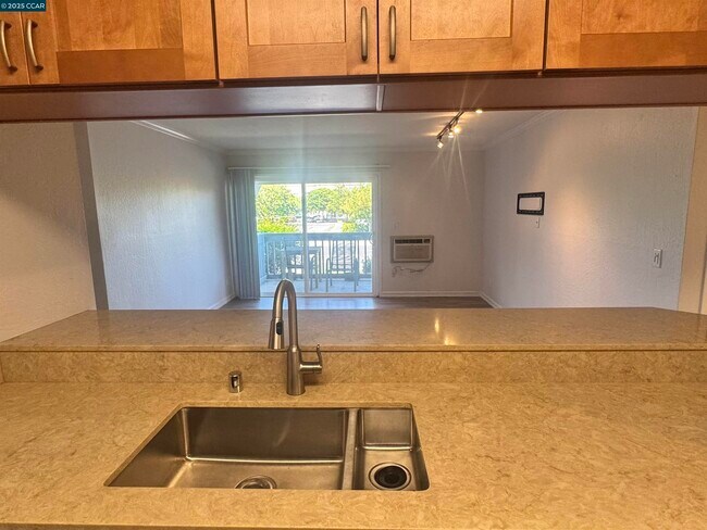 Building Photo - 1085 Murrieta Blvd