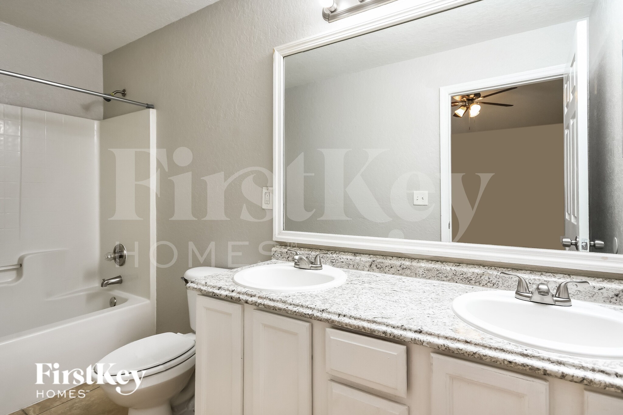 Building Photo - 620 Robin Ln