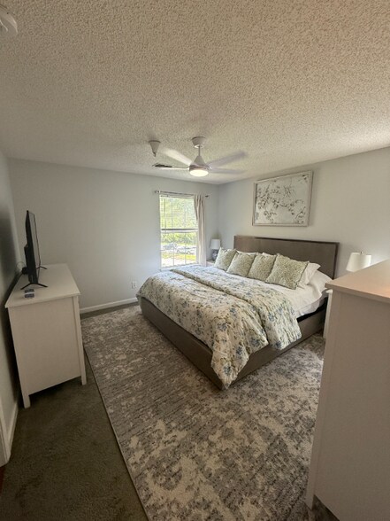 Building Photo - 9307 Walden Park Dr