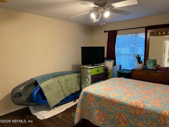 Building Photo - 7800 Point Meadows Dr