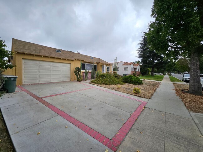 Building Photo - 1417 Evergreen St