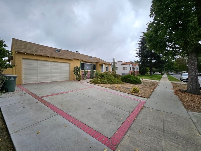 Building Photo - Special Rental Opportunity, Fully Remodeled 3BR and 3 Bathroom Home with Indoor Pool
