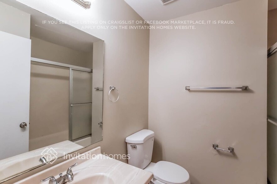 Building Photo - 6630 NW 24th Ct