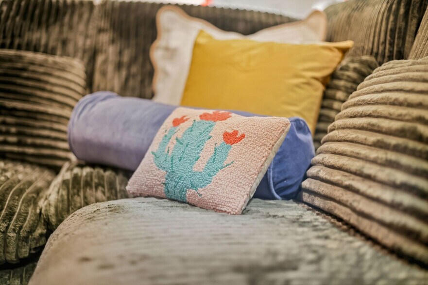 Building Photo - 310 Twisted Wood Dr