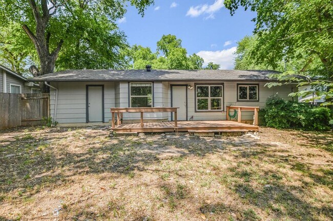 Building Photo - 8711 Bridgeport Dr