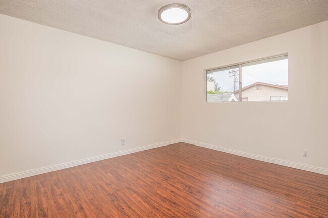 Building Photo - 329 Orizaba Ave