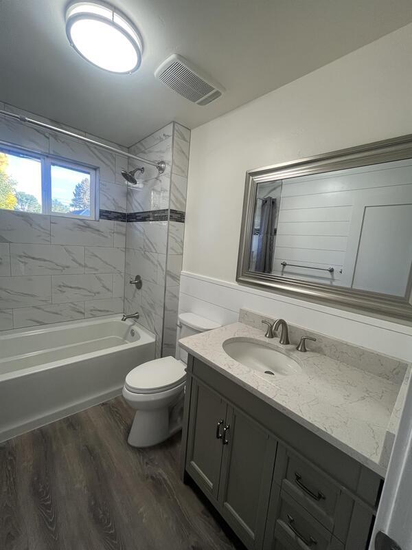 Building Photo - 155 E 5th St