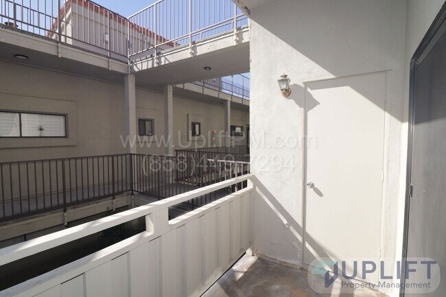 Building Photo - 5170 Clairemont Mesa Blvd