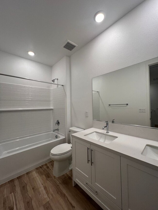 Building Photo - Gorgeous *BRAND NEW* Townhome in Midtown V...