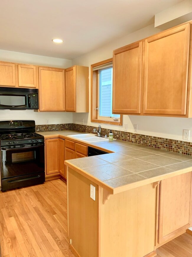 Building Photo - 12043 33rd Ave NE